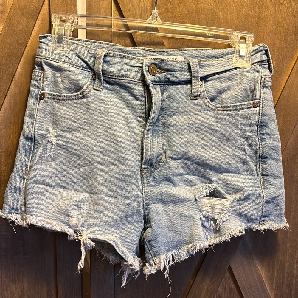 Light Denim Distressed Cut off Jean Shorts - Celebrity Pink size 3 26